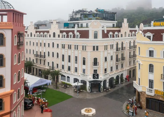 The Exquisite Hạ Long