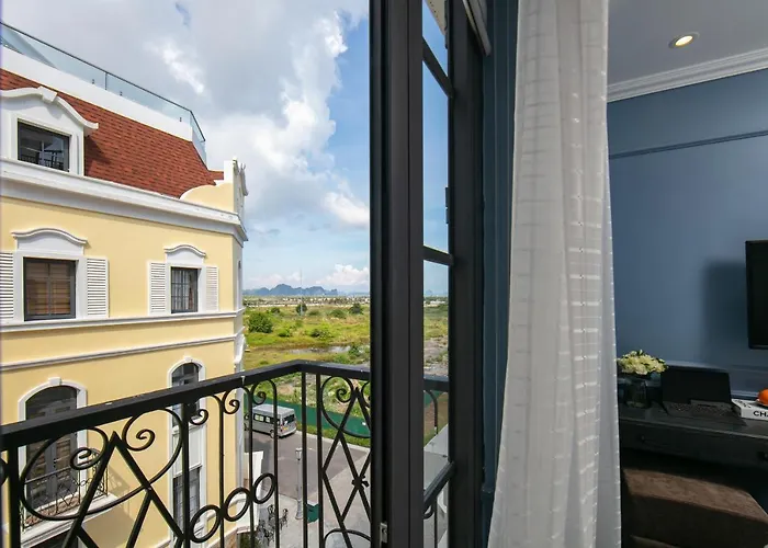 The Exquisite 4* Hạ Long