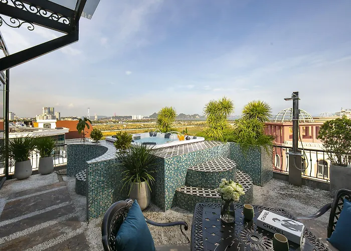 The Exquisite 4* Hạ Long